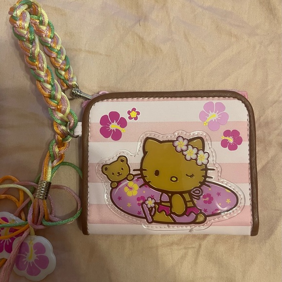 Hello kitty hawaiin wallet - Picture 4 of 4